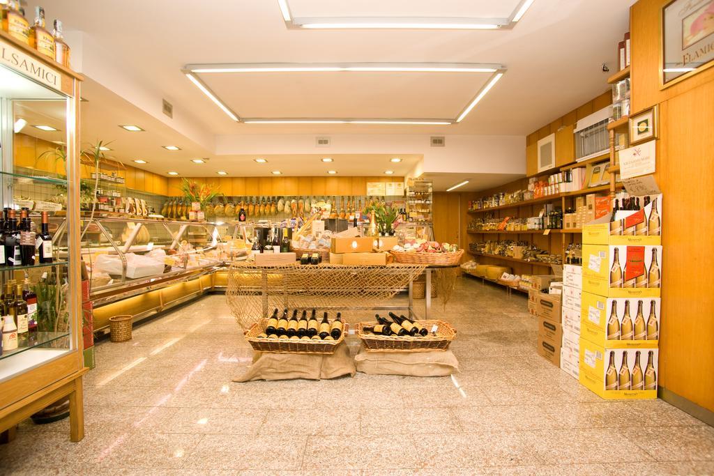 La Locanda Di Gino Сулмона Екстериор снимка