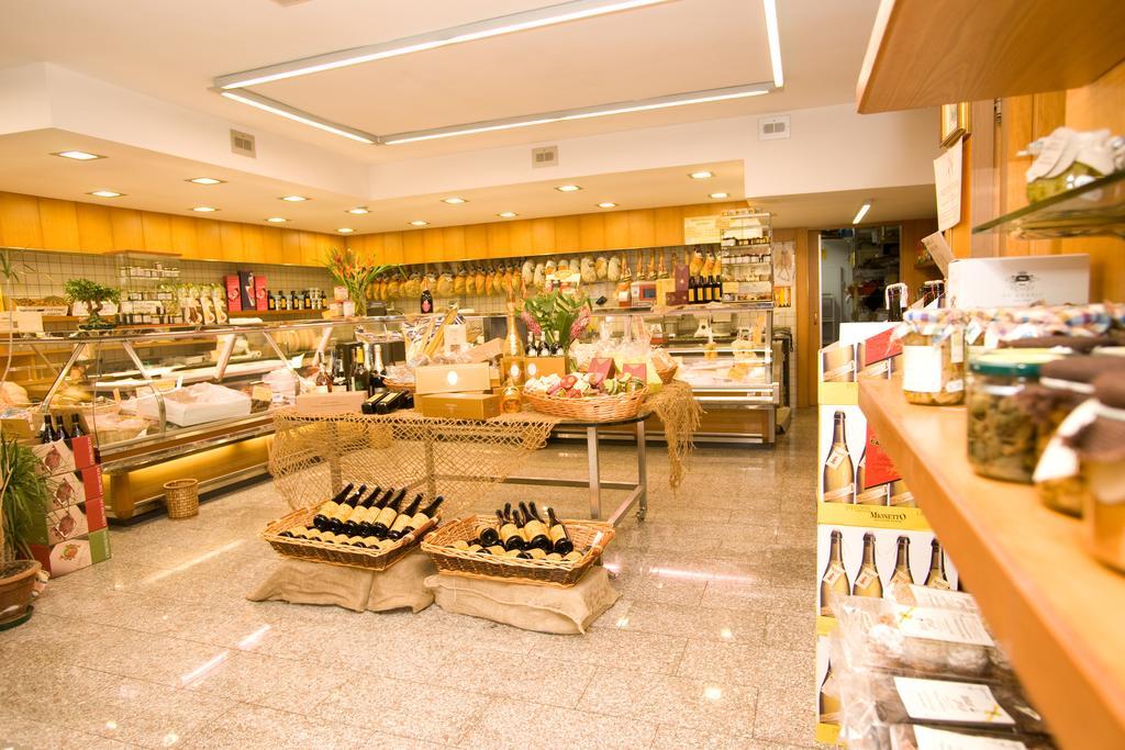 La Locanda Di Gino Сулмона Екстериор снимка